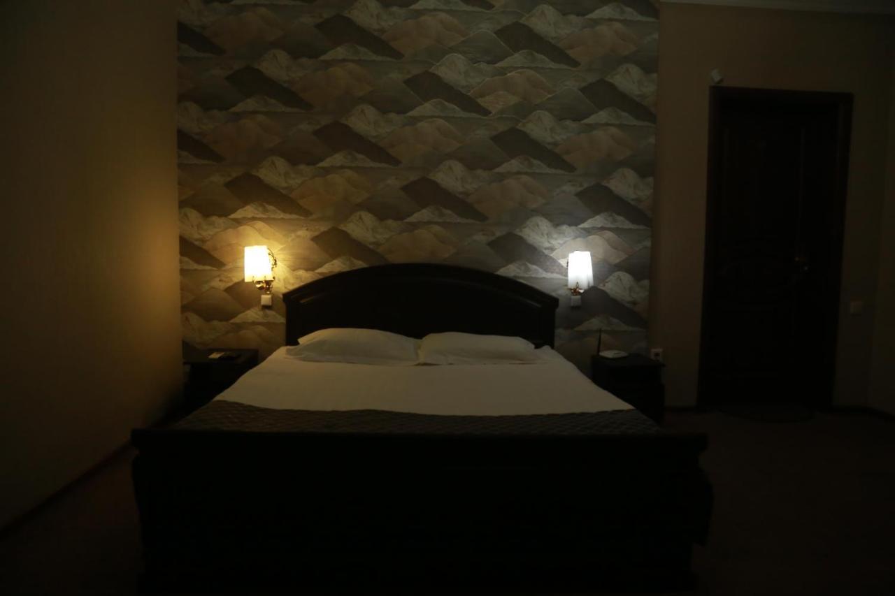 Vip Mini Hotel Semey Exterior photo