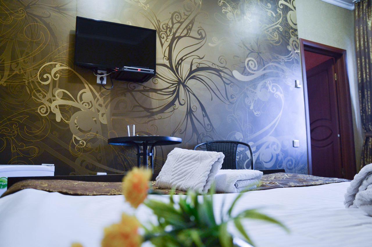 Vip Mini Hotel Semey Exterior photo
